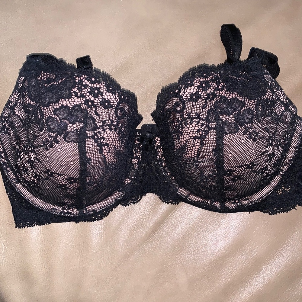 VS lined Demi underwire size 34D Dream Angels Black Lace two hook back closure